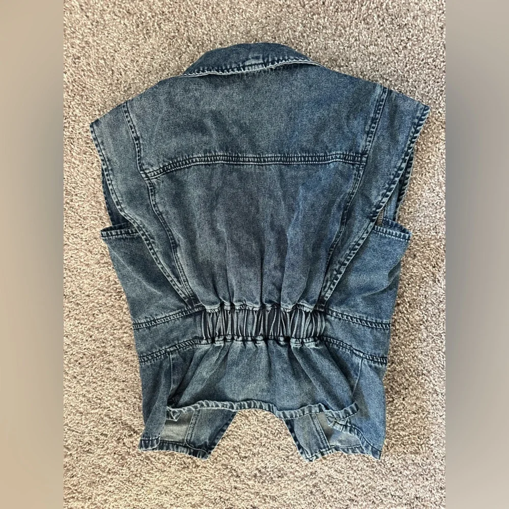 Mulla $99+ Button Collared Vest Style Top - Picture 4 of 5